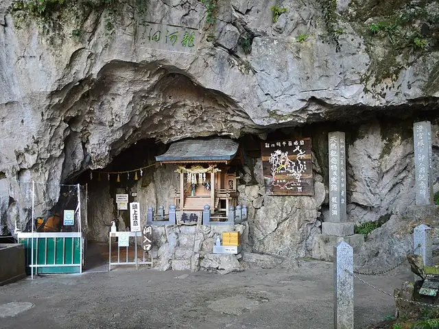 龍河洞