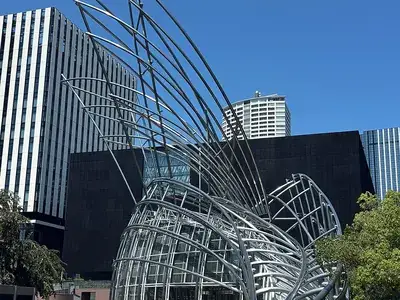 国立国際美術館