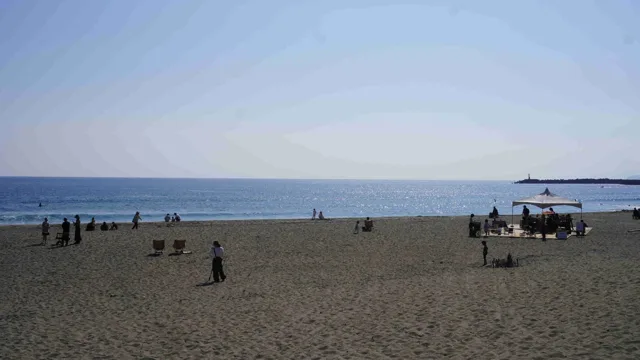 イスに座って海を見る日のチラシ