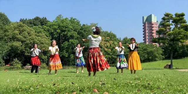 緑あふれる公園でフラダンス体験のチラシ