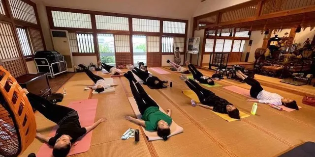 お堂で行うお寺ピラティスのチラシ