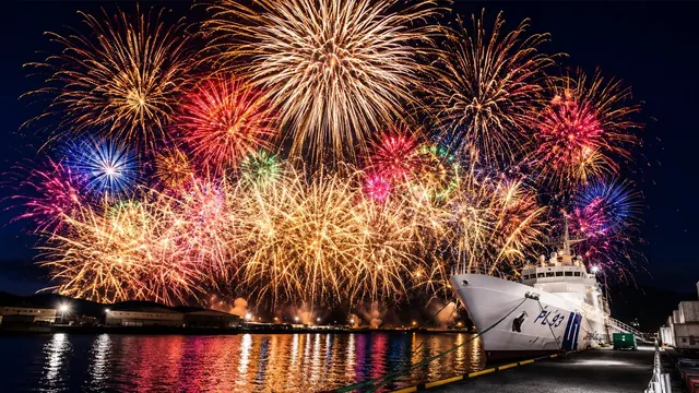舞鶴花火祭り（公式サイトの写真）